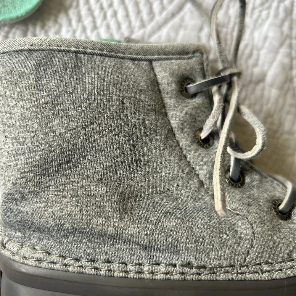 Sperry Saltwater Boot Y3 (W5). Grey fabric/grey rubber base w/green. Great shape